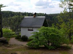 Das Häuschen der Camera obscura auf dem Berg Oybin.