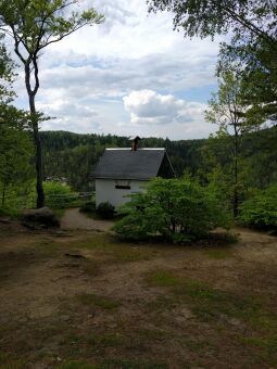 Das Häuschen der Camera obscura auf dem Berg Oybin.