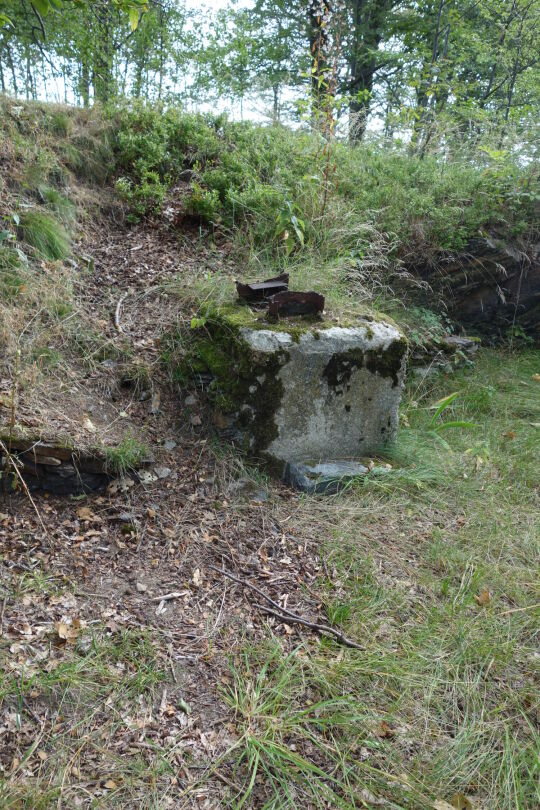 Fundamente der Luftbeobachtungsstelle auf der Morgensternhöhe bei Ansprung.