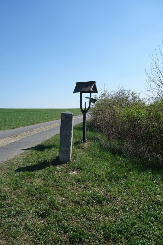 Wegweiser am Kammweg oberhalb Dorfchemnitz.