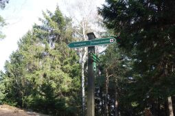 Wegweiser zwischen Lückendorf und Fuchskanzel im Zittauer Gebirge.