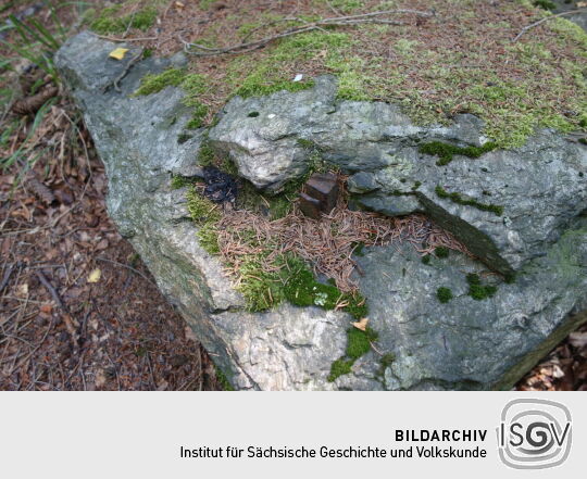 Reste des Geländers am ehemaligen Aussichtspunkt Bruchbergfelsen.