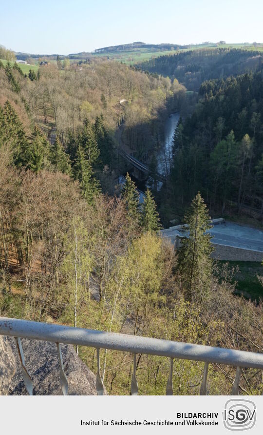 Blick zu zwei namengebenden Brücken von der Brückenklippe in der Wolkensteiner Schweiz.