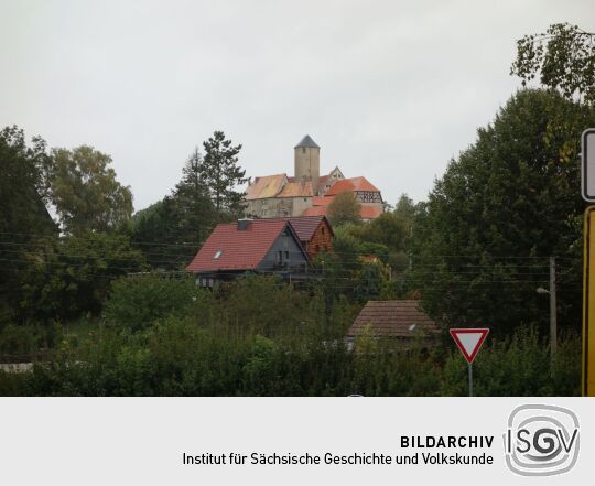 Blick zur Burg Schönfels in Lichtentanne-Schönfels.