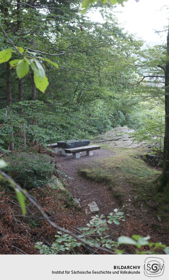 Der Aussichtspunkt Stiftskanzel über dem Schwarzwassertal bei Ansprung.