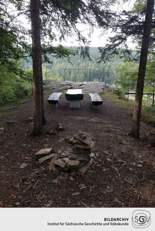 Der Aussichtspunkt Stiftskanzel über dem Schwarzwassertal bei Ansprung.