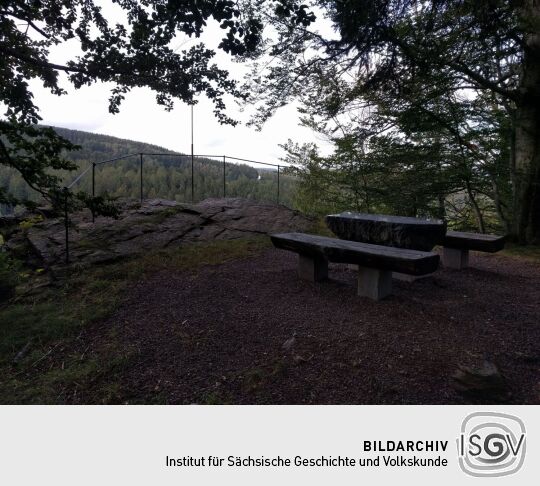 Der Aussichtspunkt Stiftskanzel über dem Schwarzwassertal bei Ansprung.