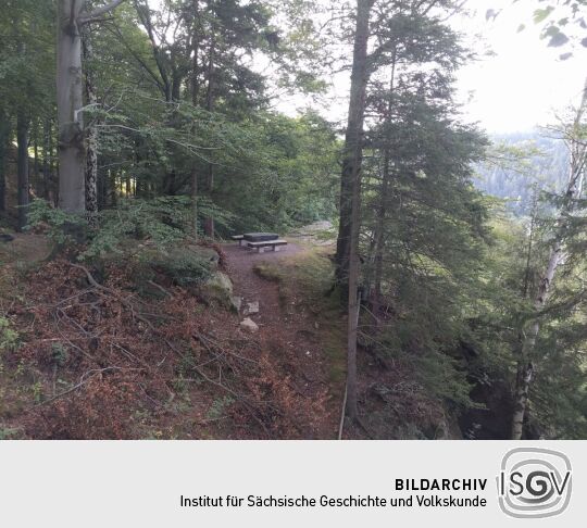 Der Aussichtspunkt Stiftskanzel über dem Schwarzwassertal bei Ansprung.