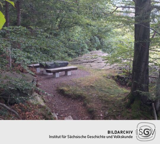 Der Aussichtspunkt Stiftskanzel über dem Schwarzwassertal bei Ansprung.