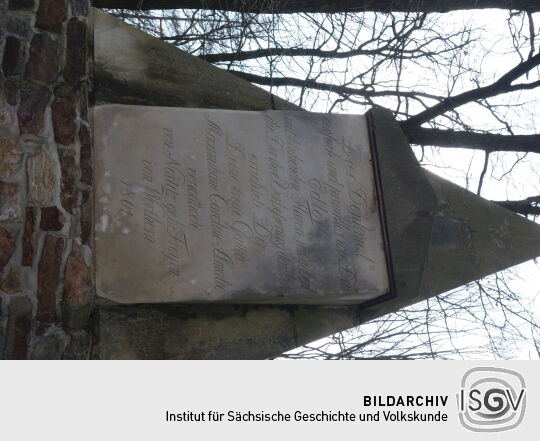 Das namengebende Monument auf dem Monumentberg bei Hohendubrau-Groß Radisch.