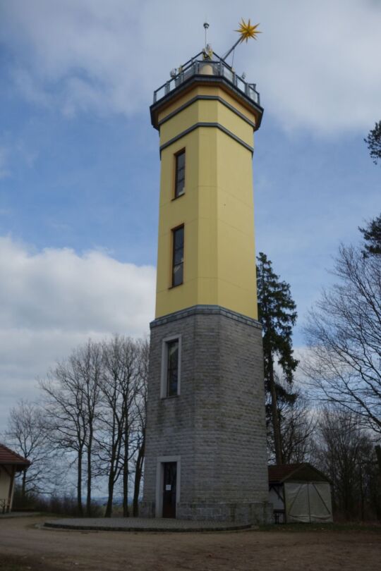 Der Aussichtsturm auf dem Monumentberg bei Hohendubrau-Groß Radisch.