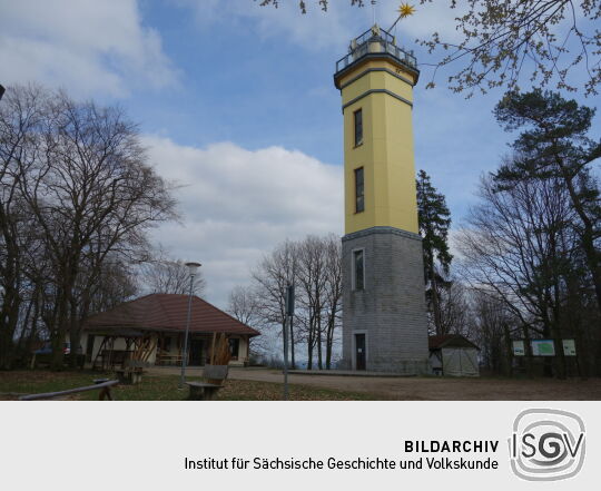 Der Aussichtsturm auf dem Monumentberg bei Hohendubrau-Groß Radisch.