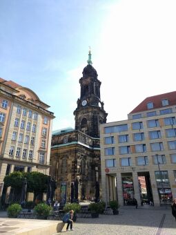 Die Kreuzkirche am Altmarkt in Dresden.