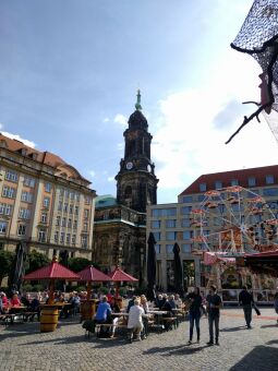 Die Kreuzkirche am Altmarkt in Dresden.