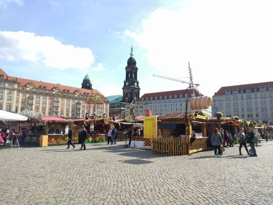 Blick zur Kreuzkirche am Altmarkt in Dresden.