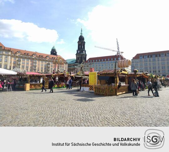 Blick zur Kreuzkirche am Altmarkt in Dresden.