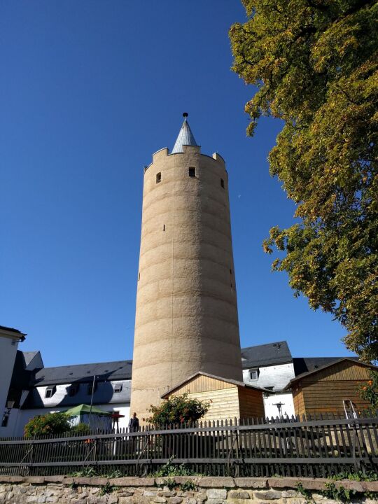Der Bergfried Dicker Heinrich auf Schloss Wildeck in Zschopau.