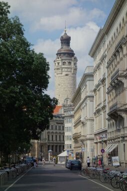 Bild: Blick zum Turm des Neuen Rathauses in Leipzig.