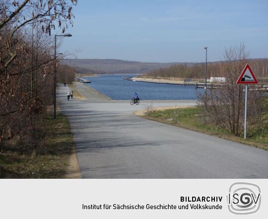 Zugang zum gefluteten Tagebaurestloch, dem heutigen Berzdorfer See.
