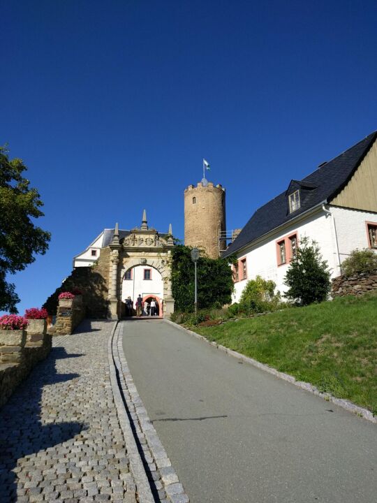Die Burg Scharfenstein im Erzgebirge.