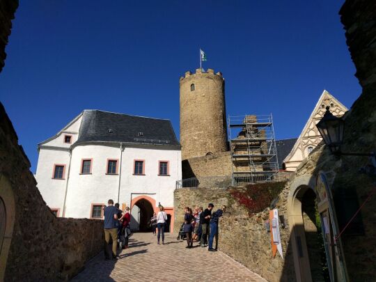 Die Burg Scharfenstein im Erzgebirge.