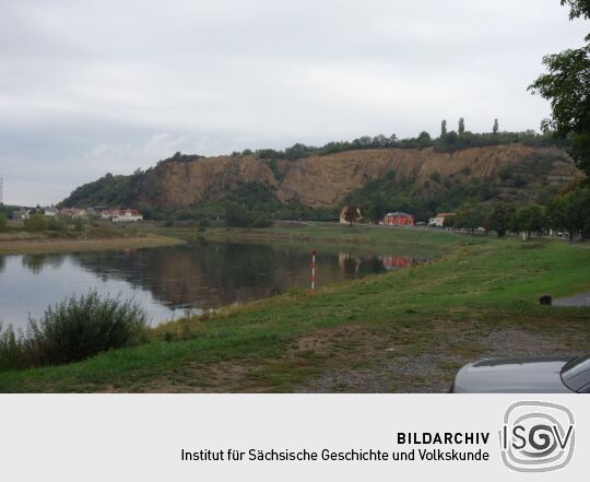 Blick zu den Resten des Fels´ Böser Bruder in Diesbar-Seußlitz.
