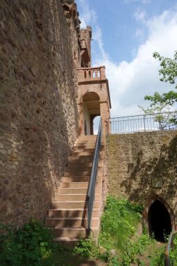 Die Aussichtsruine am Miruspark in Leisnig.