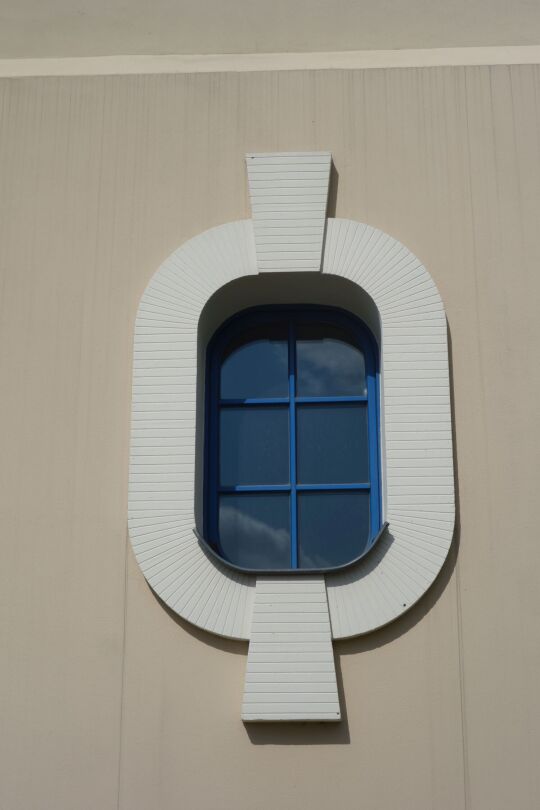 Ein Fenster am rekonstruierten  Wasser- und Aussichtsturm in Zwickau-Oberplanitz.
