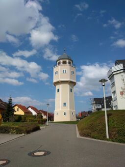 Der rekonstruierte  Wasser- und Aussichtsturm in Zwickau-Oberplanitz.