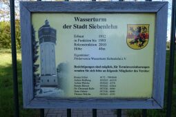 Infotafel am Wasserturm in Großschirma-Siebenlehn.