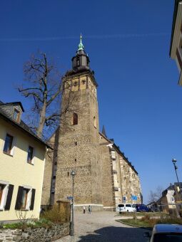 Die Kirche St. Wolfgang in Schneeberg.