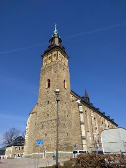 Die Kirche St. Wolfgang in Schneeberg.