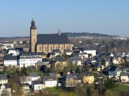 Die Kirche St. Wolfgang in Schneeberg.