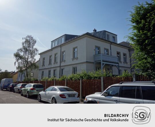 Das ehemalige Ballhaus und Hotel Alberthöhe in Dresden-Klotzsche ist heute eine Wohnanlage.