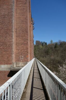 Fußweg an der Elstertalbrücke bei Pöhl-Jocketa.