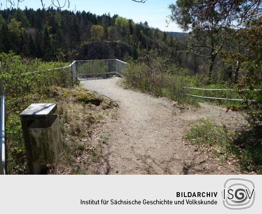 Der Aussichtspunkt Loreley über dem Tiebtal in der Vogtländischen Schweiz.