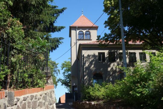 Der ehemalige Gasthof Braunes Etablissement in Dresden-Dölzschen ist heute Schulhort und Kindergarten.