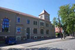 Bild: Der ehemalige Gasthof Braunes Etablissement in Dresden-Dölzschen ist heute Schulhort und Kindergarten.