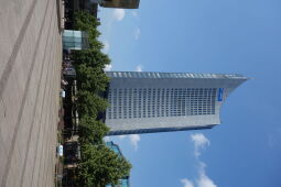 Das City-Hochhaus am Augustusplatz in Leipzig wurde als Universitätshochhaus errichtet und wird heute auch als Panorama-Tower vermarktet.