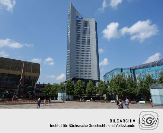 Das City-Hochhaus am Augustusplatz in Leipzig wurde als Universitätshochhaus errichtet und wird heute auch als Panorama-Tower vermarktet.