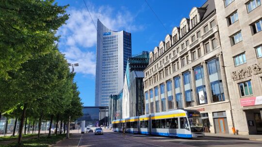 Das City-Hochhaus am Augustusplatz in Leipzig wurde als Universitätshochhaus errichtet und wird heute auch als Panorama-Tower vermarktet.