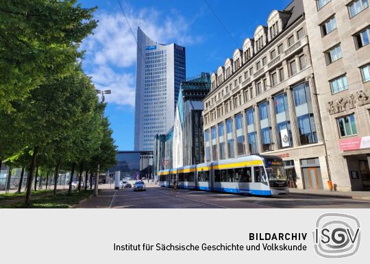 Das City-Hochhaus am Augustusplatz in Leipzig wurde als Universitätshochhaus errichtet und wird heute auch als Panorama-Tower vermarktet.