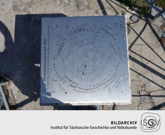 Die Erläuterung der Aussicht vom Felsen Hoher Stein bei Erlbach (Vysoký kámen, Kraslice).