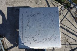 Bild: Die Erläuterung der Aussicht vom Felsen Hoher Stein bei Erlbach (Vysoký kámen, Kraslice).