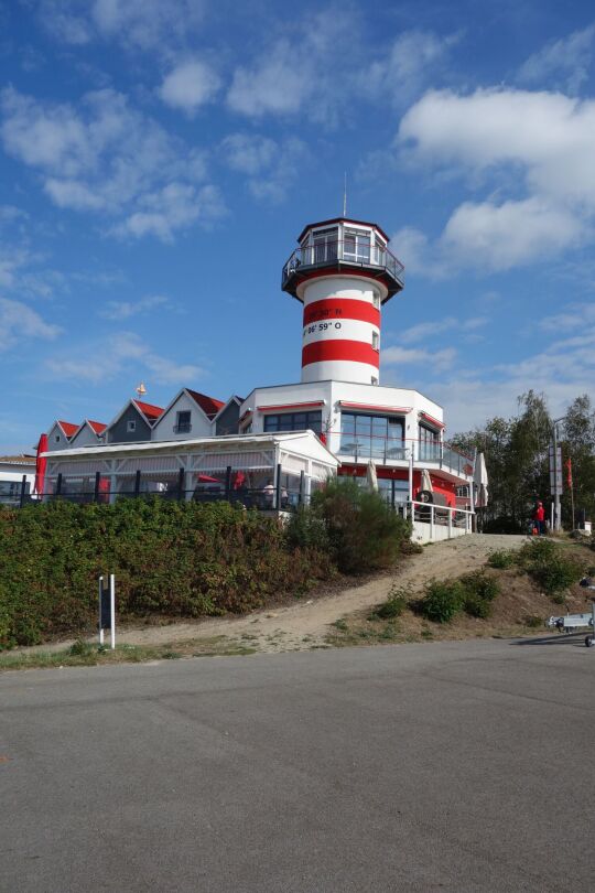 Das Hotel Der Leuchtturm am Geierswalder See.