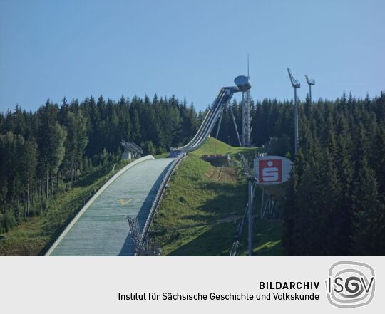 Die Sprungschanze in der Vogtland Arena bei Klingenthal.