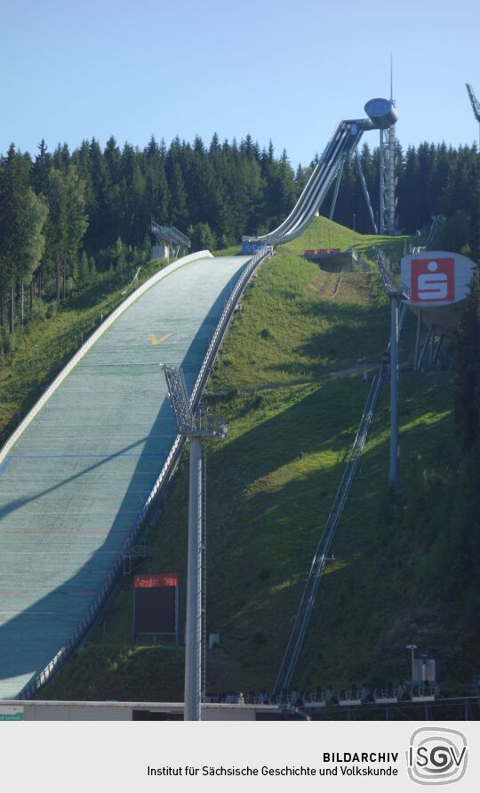 Die Sprungschanze in der Vogtland Arena bei Klingenthal.