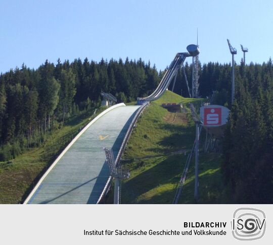 Die Sprungschanze in der Vogtland Arena bei Klingenthal.