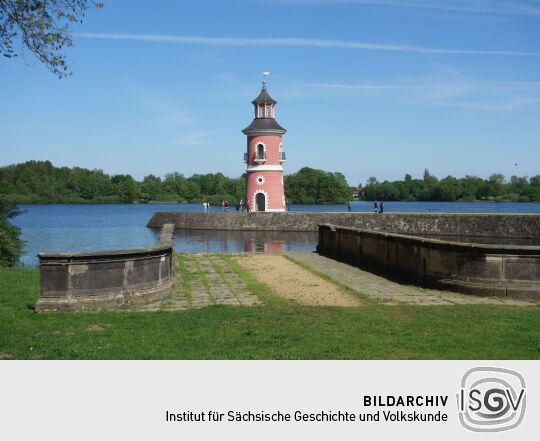 Der Leuchtturm am Moritzburger Großteich bei Moritzburg.