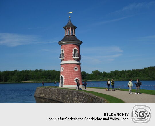 Der Leuchtturm am Moritzburger Großteich bei Moritzburg.